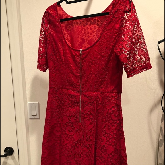 A little red dress - Picture 2 of 2